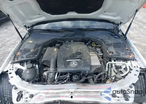 2016 Mercedes-Benz C 300 Luxury/Sport z USA, uszkodzony, nr VIN 55SWF4JB3GU163946